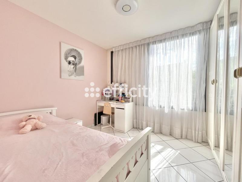 Appartement - 75 m² - 5 pièces