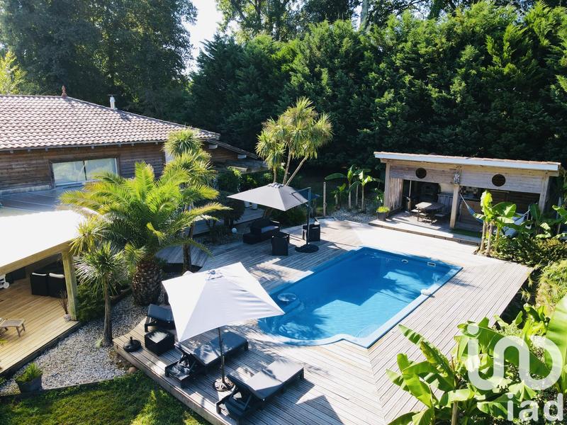 Maison - 260 m² - 9 pièces