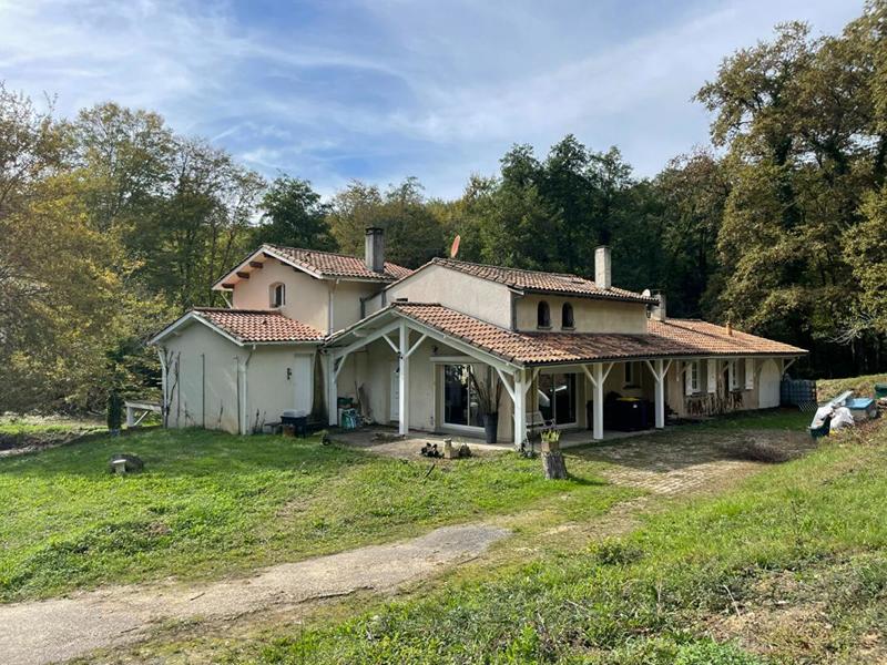 Maison - 191 m² - 8 pièces