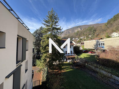 Appartement - 82 m² - 3 pièces