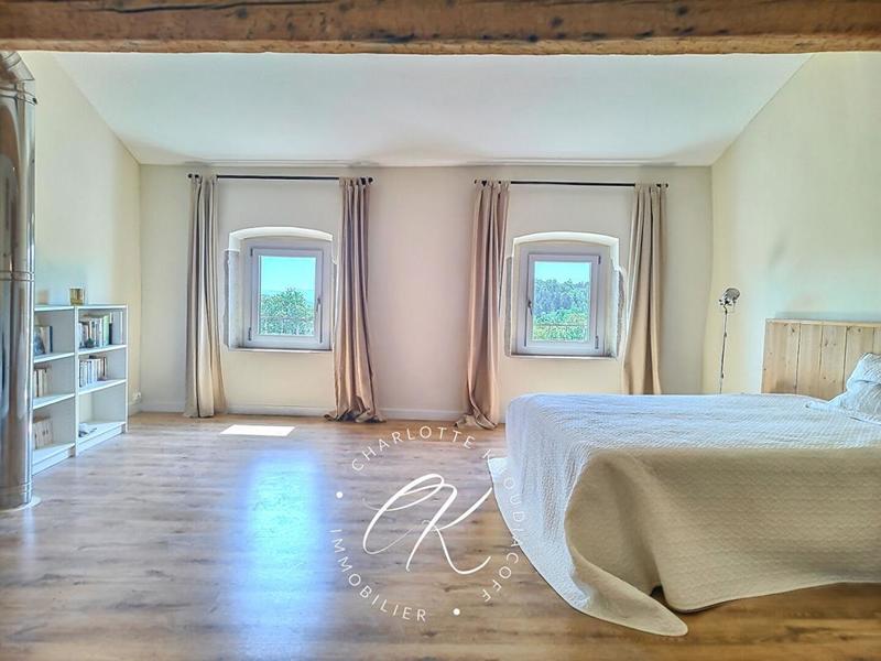 Maison - 205 m² - 7 pièces