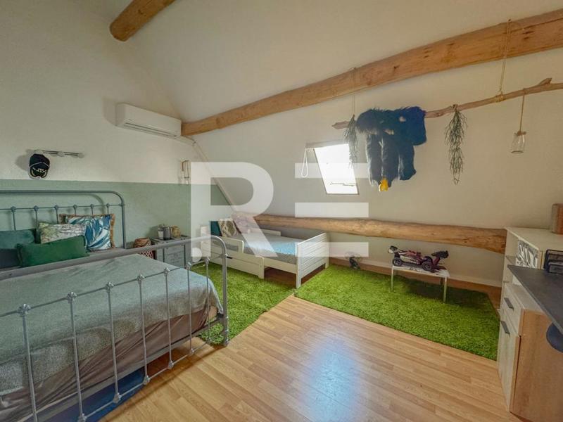 Maison - 165 m² - 9 pièces