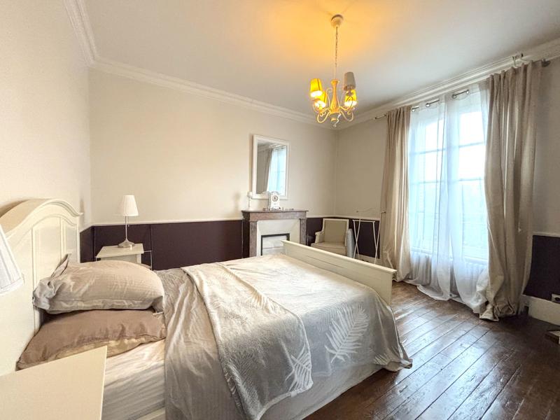 Maison - 207 m² - 7 pièces