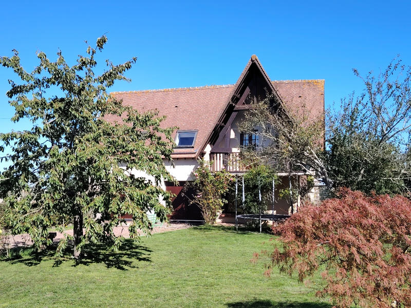 Maison - 256 m² - 8 pièces