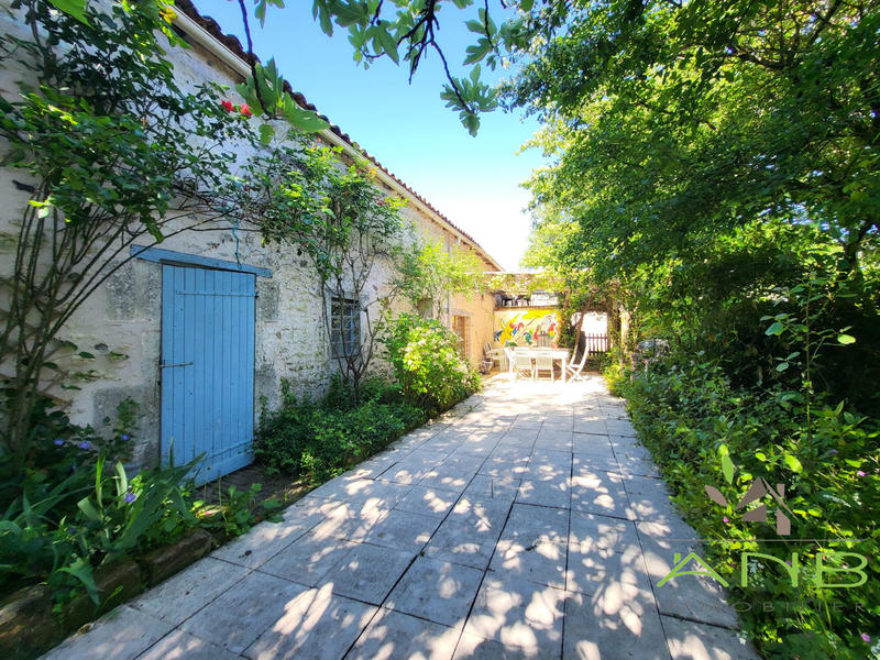 Maison - 254 m² - 10 pièces