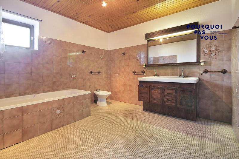 Maison - 232 m² - 6 pièces