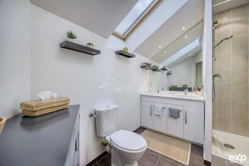 Appartement - 93 m² - 5 pièces