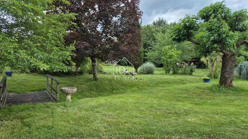 Maison - 274 m² - 13 pièces