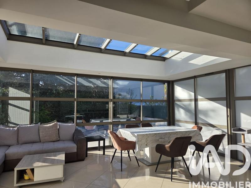 Maison - 235 m² - 7 pièces