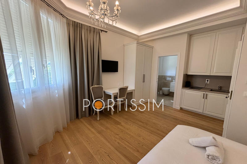 Villa - 220 m² - 11 pièces