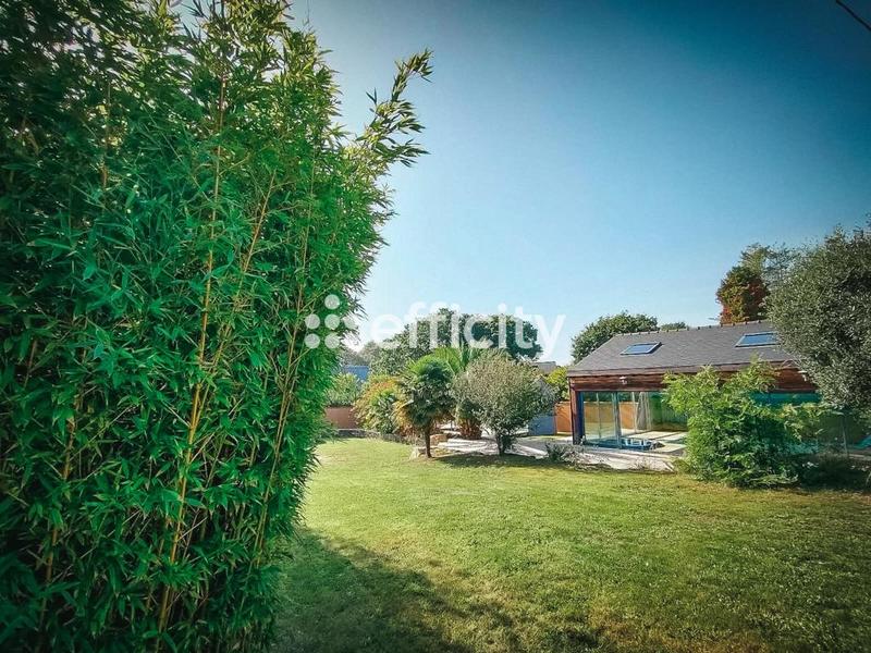 Maison - 345 m² - 10 pièces