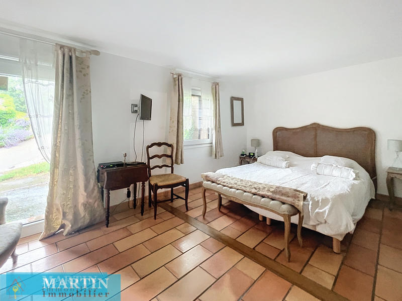 Mas - 250 m² - 10 pièces