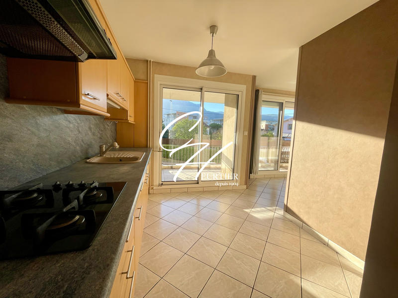 Appartement - 96 m² - 5 pièces