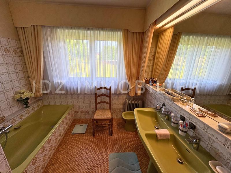 Maison - 201 m² - 7 pièces