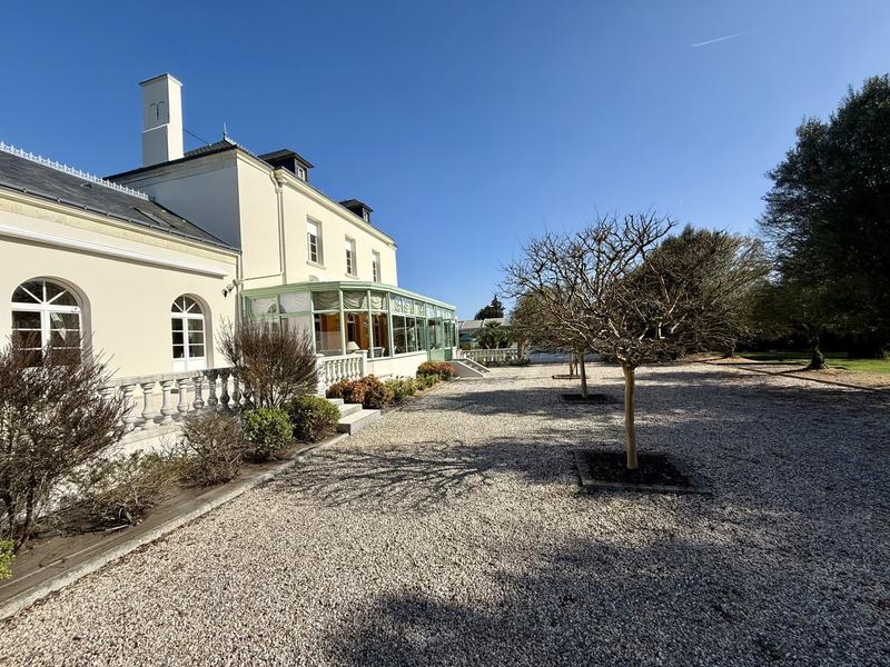 Maison - 454 m² - 12 pièces