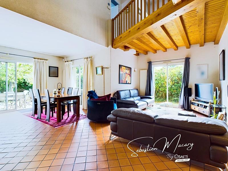 Maison - 151 m² - 7 pièces