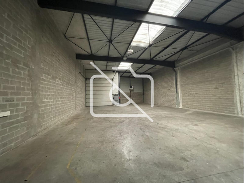 Entrepôt - 4 415 m²