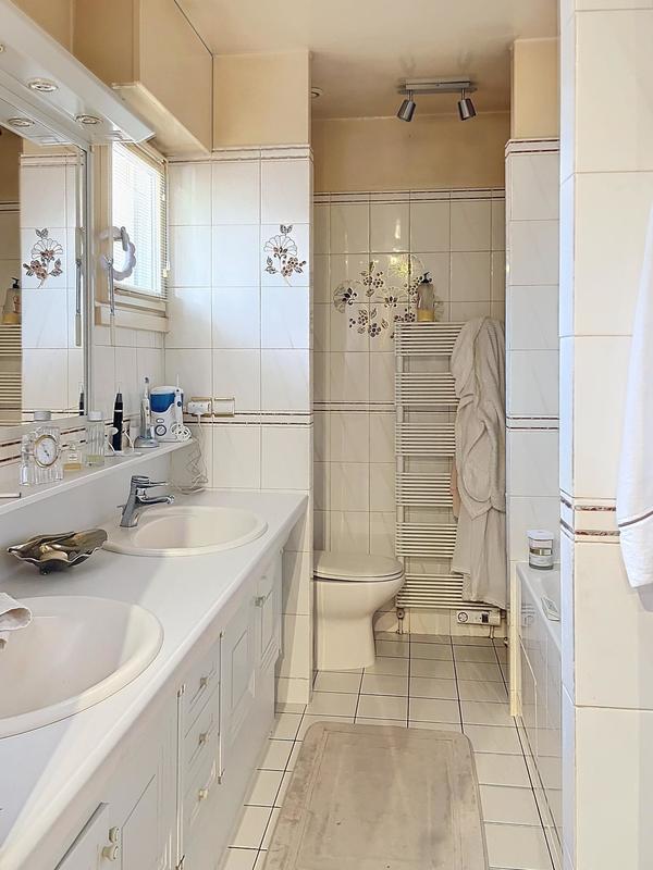 Maison - 242 m² - 7 pièces