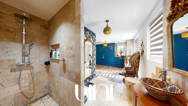 Maison - 215 m² - 6 pièces