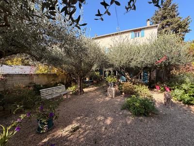 Maison - 220 m² - 6 pièces