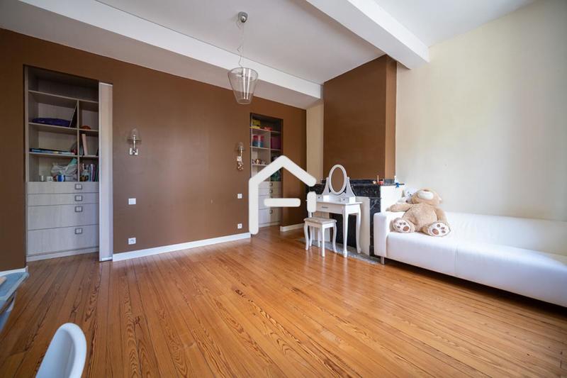 Maison - 250 m² - 7 pièces