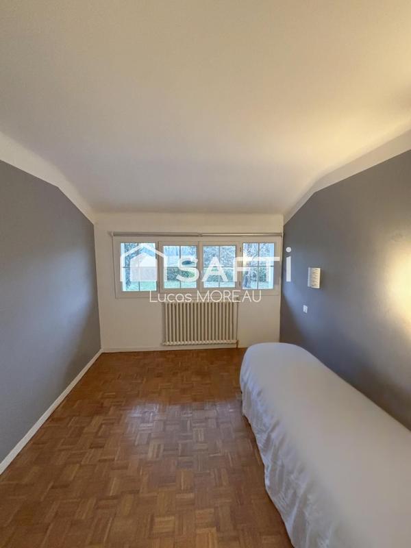 Maison - 186 m² - 7 pièces