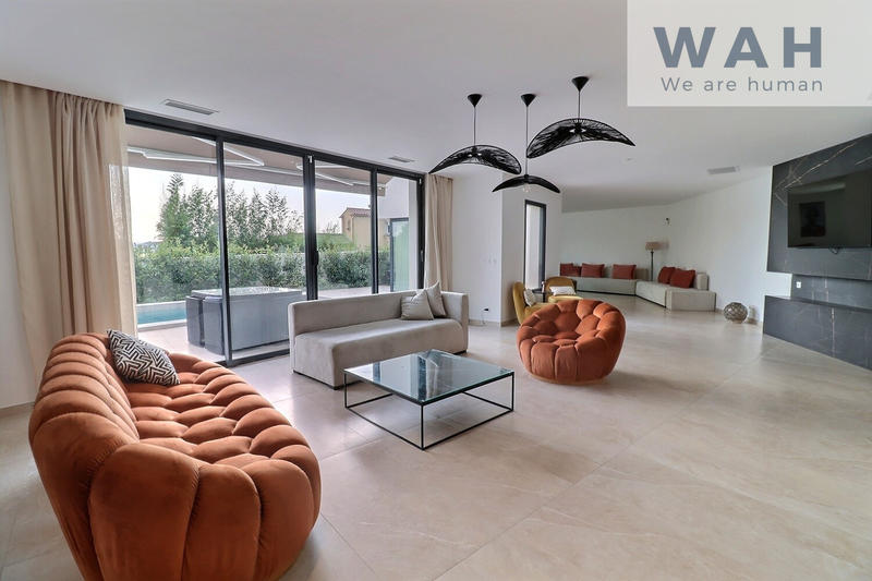 Villa - 220 m² - 5 pièces