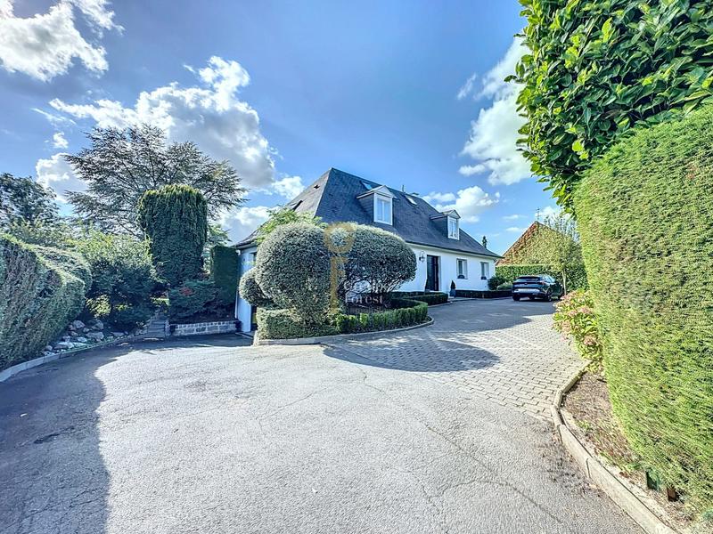 Maison - 212 m² - 7 pièces