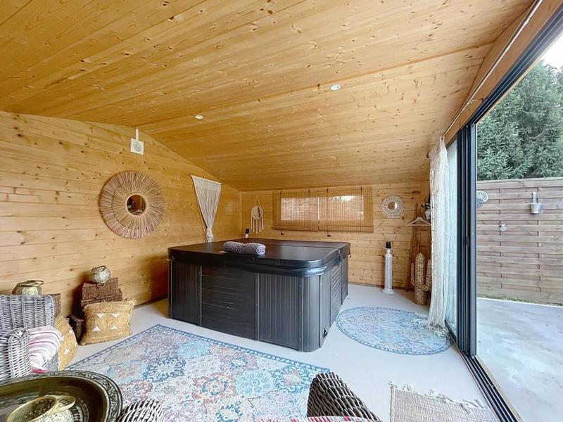 Maison - 310 m² - 11 pièces