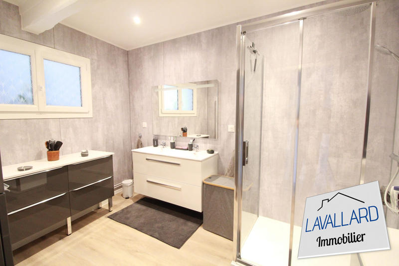 Maison traditionnelle - 209 m² - 6 pièces