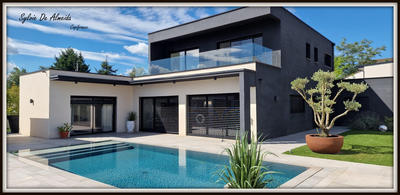 Propriété - 240 m² - 8 pièces