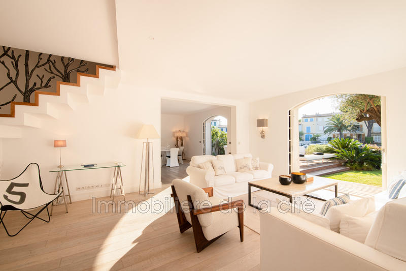 Maison - 210 m² - 7 pièces