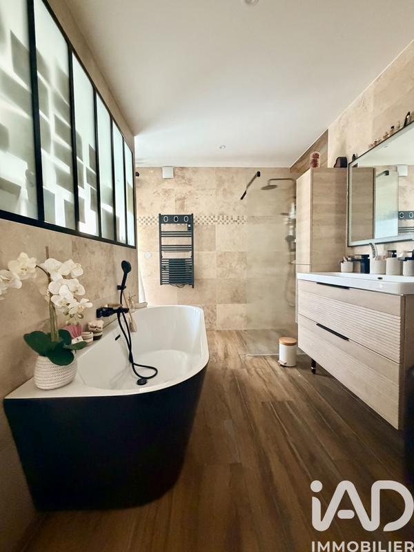 Maison - 246 m² - 9 pièces