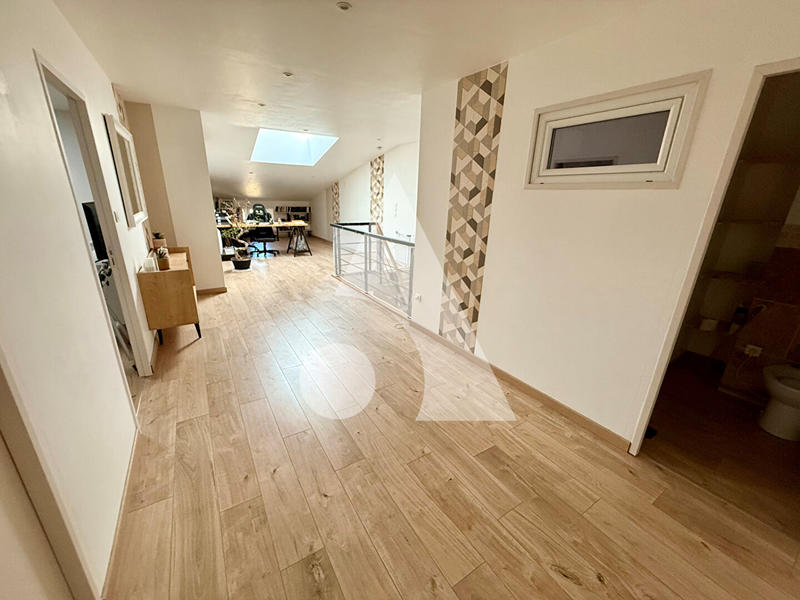 Maison - 232 m² - 6 pièces