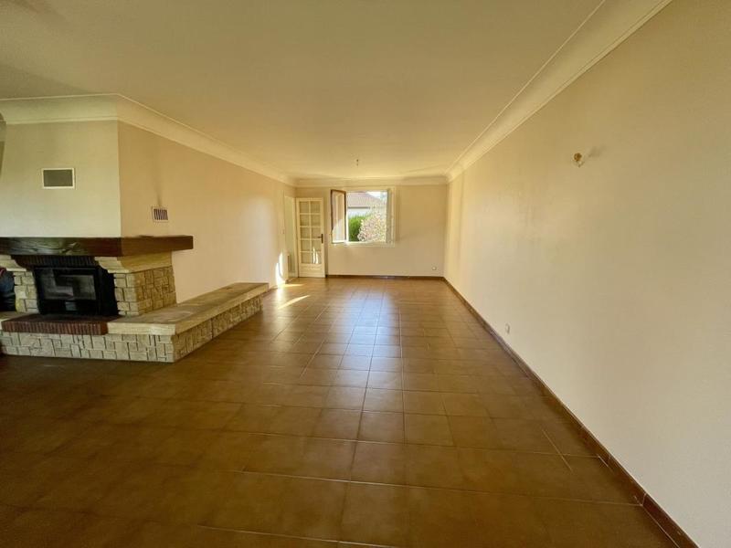 Maison - 210 m² - 7 pièces