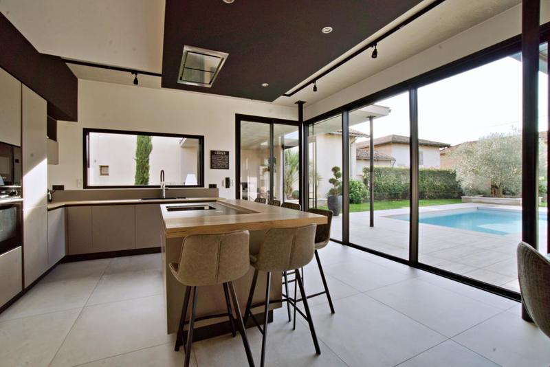 Maison - 250 m² - 7 pièces