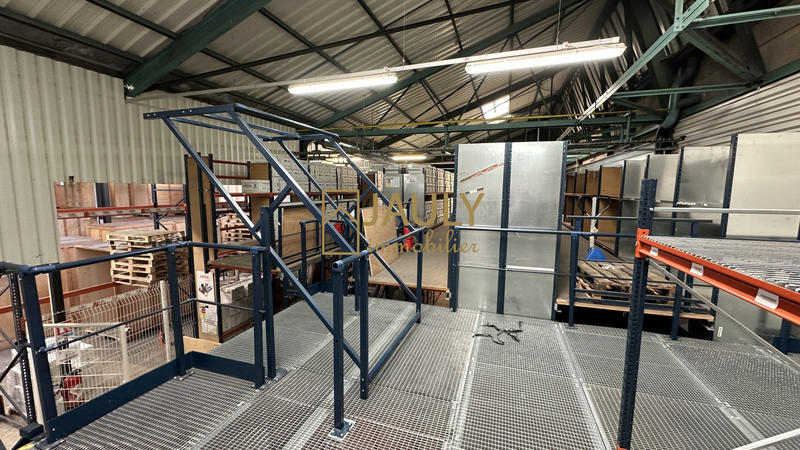 Entrepôt - 2 500 m²