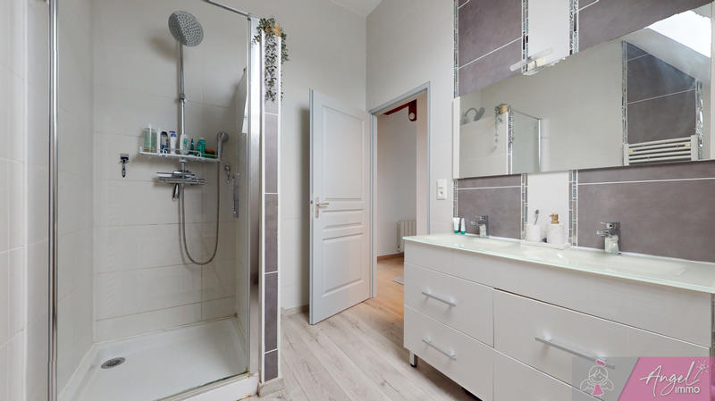 Maison - 253 m² - 10 pièces