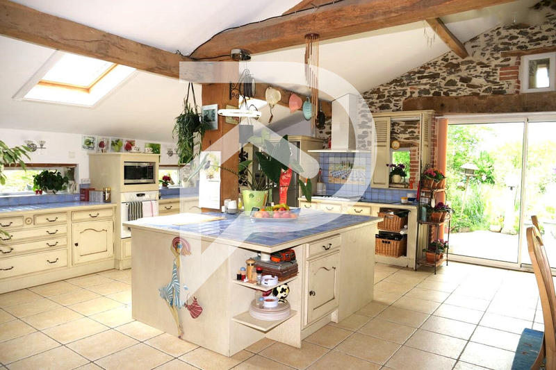 Maison - 229 m² - 7 pièces