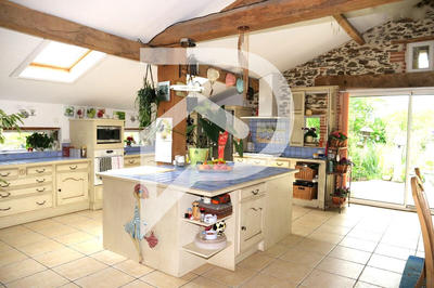 Maison - 229 m² - 7 pièces