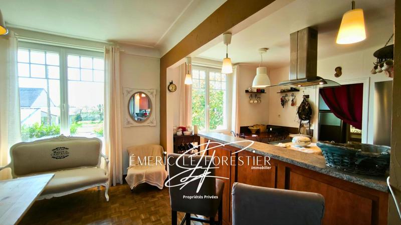 Maison - 240 m² - 10 pièces