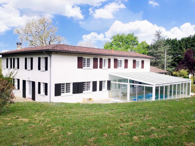 Maison - 263 m² - 9 pièces