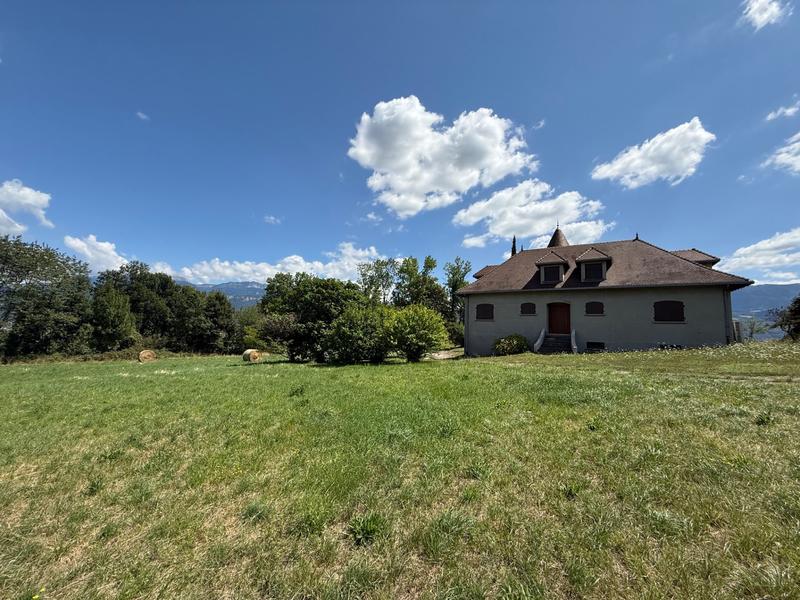 Maison - 220 m² - 7 pièces