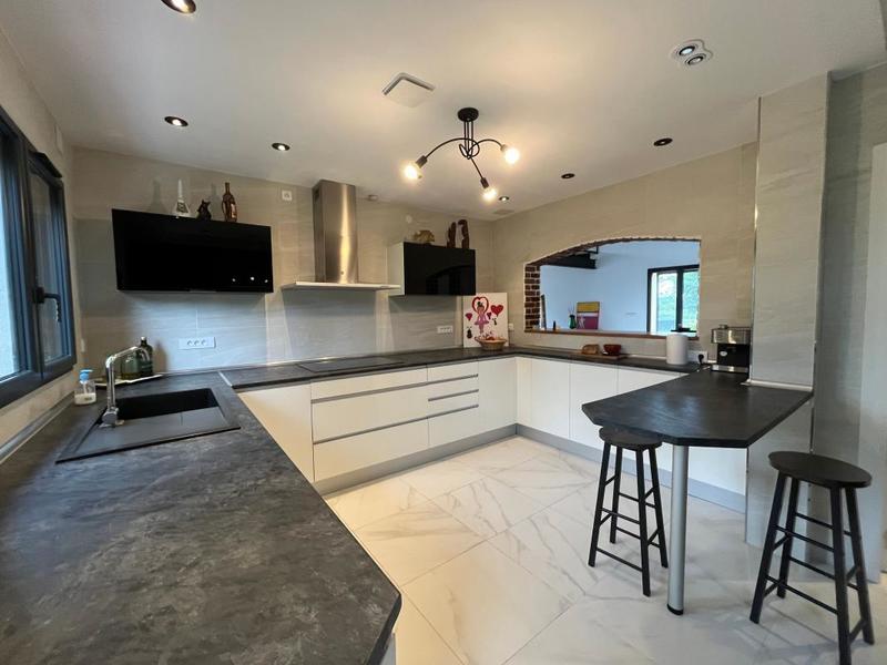 Maison - 204 m² - 5 pièces