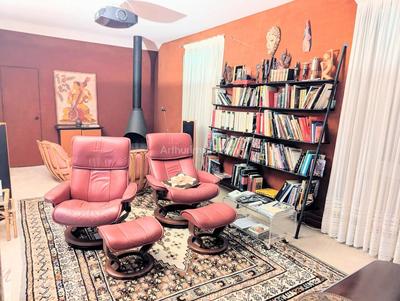 Maison - 260 m² - 8 pièces