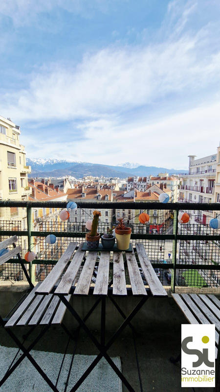 Appartement - 99 m² - 4 pièces