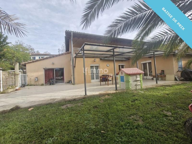 Maison - 280 m² - 10 pièces