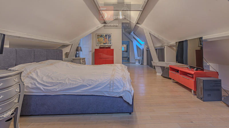 Maison - 400 m² - 8 pièces