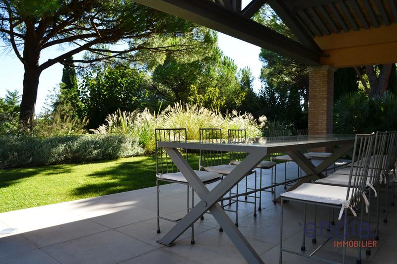 Maison - 320 m² - 6 pièces