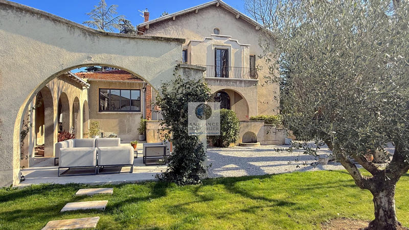 Maison - 343 m² - 11 pièces